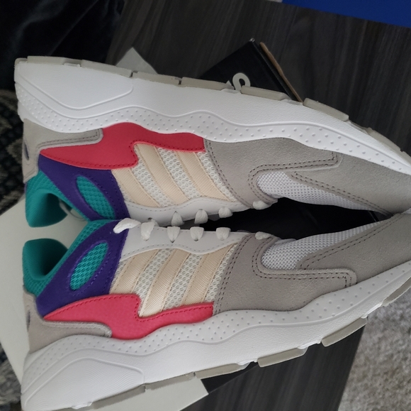 Adidas - Picture 9 of 11